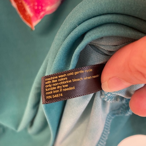 Outback Red, Short Sleeved Floral Top, Size M - Picture 8 of 9